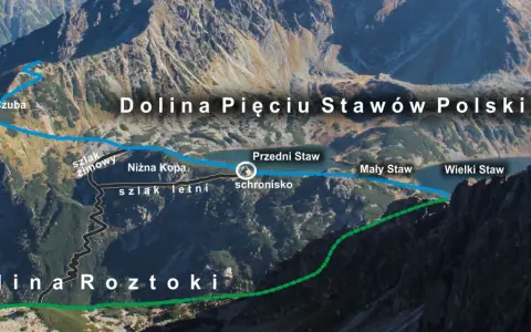 Widok na Dolinę Pięciu Stawów Polskich z zaznaczonymi szlakami. Widać Przedni, Mały i Wielki Staw.