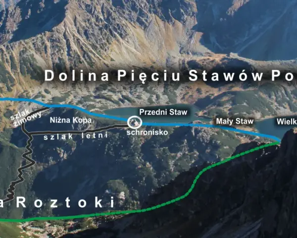 Widok na Dolinę Pięciu Stawów Polskich z zaznaczonymi szlakami. Widać Przedni, Mały i Wielki Staw.